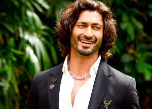 Vidyut Jammwal takes the internet by storm again! Shares a video from his rollerblade training for CRAKK