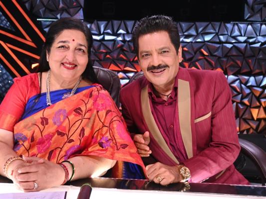 Udit Narayan and Anuradha Paudwal to celebrate 90's era  with Housewives?!!