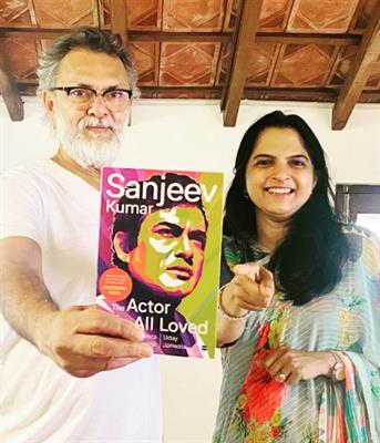 Paresh Rawal, Shatrughan Sinha, Rakeysh Omprakash Mehra, Sachin Pilgaonkar, Tanuja and many others embrace Reeta Ramamurthy Gupta's biography of Sanjeev Kumar