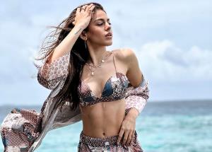 Alaya F Flaunts Toned Figure Enjoying The Maldivian Dhoop