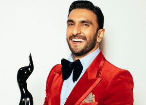 Bollywood superstar Ranveer Singh wins his 5th Filmfare Best Actor award for 83!