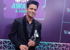 Manoj Bajpayee knows how to look dapper & elegant in a black tuxedo with hand embroidery suit at The Ottplay awards 22