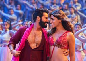 Howling hit! Varun-Kriti flaunt their thumkas as fans go gaga at Bhediya’s Thumkeshwari song launch