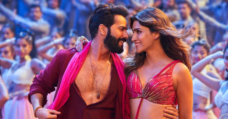 Howling hit! Varun-Kriti flaunt their thumkas as fans go gaga at Bhediya’s Thumkeshwari song launch