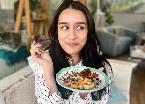 It's Fam-Jam time for Shraddha Kapoor; Actress gorges on street food with family!