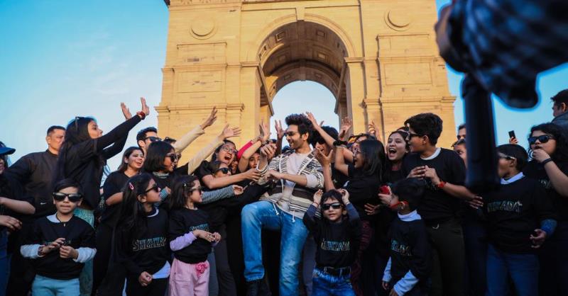 Kartik Aaryan launches Shehzada title track in style at iconic India Gate