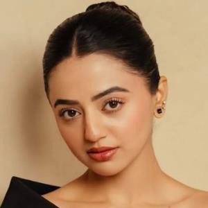 Helly Shah poster