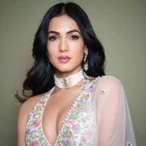 Sonal Chauhan poster